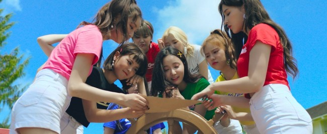 MOMOLAND MOMOLAND