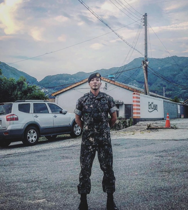 CNBLUE ジョン・ヨンファ、軍服姿の雄姿!「ジョン特攻」 CNBLUE ジョン・ヨンファ、軍服姿の雄姿!「ジョン特攻」