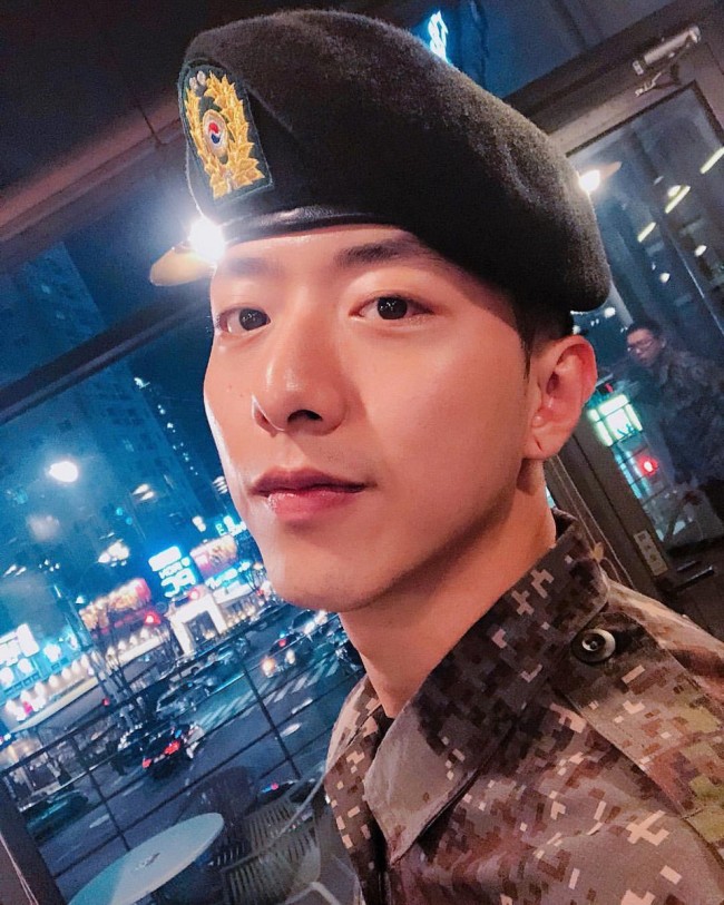 CNBLUEイ・ジョンシン、SNSを更新!「忠誠!一等兵イ・ジョンシン」 CNBLUEイ・ジョンシン、SNSを更新!「忠誠!一等兵イ・ジョンシン」