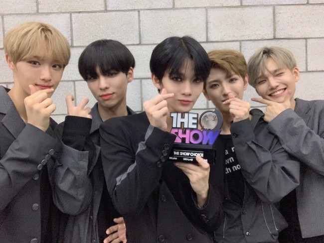 CIX、デビューから一週間で音楽番組初の1位獲得! CIX、デビューから一週間で音楽番組初の1位獲得!