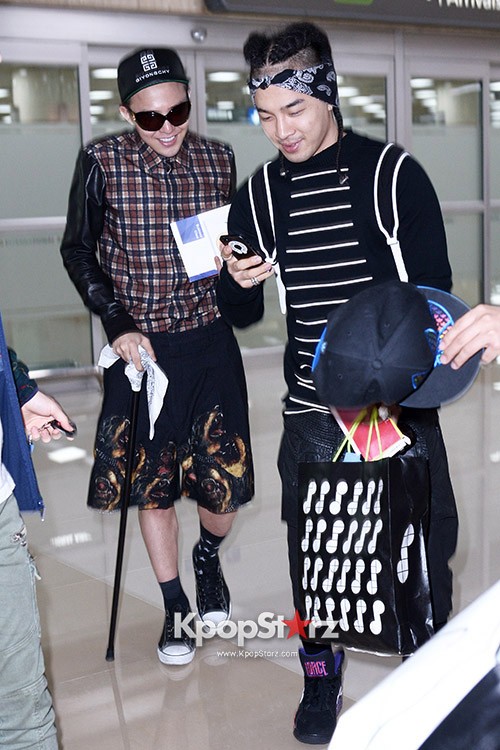 Bigbang G Dragon Solの空港ファッション 大阪公演終え帰国 G Dragonは捻挫で杖 写真8枚 写真 Kpopstarz 日本語版