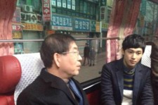 ソウル市長、ZE:Aシワンと撮った記念ショットを公開「ごめんなさい」