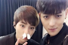 EXO タオ&シウミン「風邪をひいたらダメですか？」コミカルな「2014 MAMA」ツーショット写真を公開！