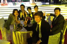 チョン・ジヒョン＆キム・スヒョンら『星から来たあなた』出演者が授賞式で久々の再会！