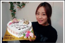 KARAヨンジ、メンバー・ハラの誕生日ケーキを手作り！