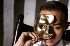 BIGBANG G-DRAGON、黄金の仮面を被って強烈な視線を披露“カリスマ爆発”