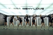 T-ARA、新曲「Sexy Love」MV公開！ 等身大フィギュアロボットダンス披露