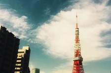 INFINITE エル、東京タワーの幻想的な写真を掲載！