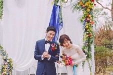 ユン・スンア、キム・ムヨルとの結婚式写真を公開！「余韻が消えない、とても幸せ」