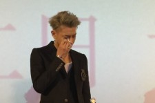 EXO タオ、誕生パーティーで感涙「僕に時間をください」