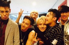 BIGBANG、BEASTヒョンスンと撮った記念ショット公開！“変わらぬ友情”