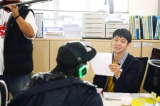 JYJ ユチョン、ナレーションも担当していた？ドラマ『匂いを見る少女』ビハインドカット公開！