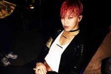 BIGBANG G-DRAGON、濡れた赤い髪がセクシーなコンサート終了記念ショット公開！