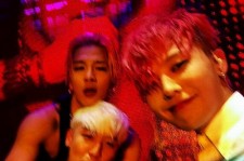 BIGBANG G-DRAGON、SOL＆V.Iが仲良く歌う姿の記念ショット公開！