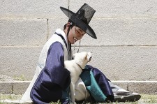 AOA ソリョンの恋敵出現？ヨ・ジング、白い子犬を抱いた幸せそうな姿が公開