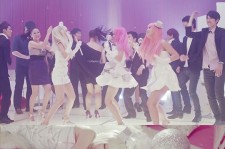 Rainbow Pixie、新曲「Hoi Hoi」のミュージックビデオはNGカット入り！