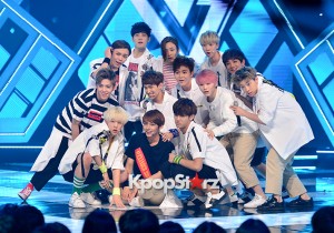 SEVENTEEN、「Adore U」を披露!MBC『SHOW CHAMPION』