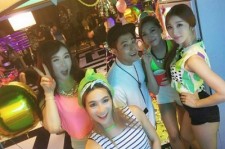 東方神起ユンホのソロ曲「シャンパン」のオフショット写真を女性ダンサーが公開