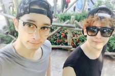 2PMチャンソン＆ニックン、ディズニーランドでデート？休暇中の姿を公開！