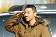 Super Junior Leeteuk Enlists for Active Duty for the Army, 'Shaved Head' 