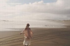 少女時代テヨン、海で撮った写真で近況公開「早く会いたい・・・」