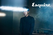 鎖を持つユンホ、見つめるチャンミン　東方神起『Esquire』写真コレクション