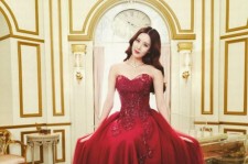 少女時代ソヒョン、赤いドレス姿の写真公開！“童話の中のプリンセスみたい”