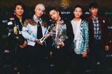 BIGBANG G-DRAGON、「ゴールデンディスクアワード」記念ショット公開！“家族写真”