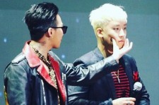 BIGBANG V.I、G-DRAGONからニギニギされる可愛らしい写真公開！