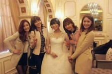 少女時代、Wonder Girls ソネの結婚を祝福　控え室で仲良し記念ショット