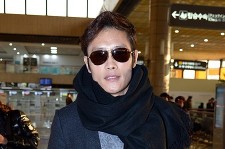 イ・ビョンホンのイケメン空港ファッション、『王になった男』プロモで日本へ向け出国