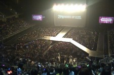 2PM、タイで初コンサート開催　ファン9000人を動員