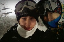 SUPER JUNIORキュヒョンと東方神起チャンミンがスキー場へ　チャンミン、雪に埋まる！？