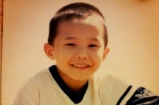 BIGBANG G-DRAGON、可愛い野球少年だった頃の写真を公開