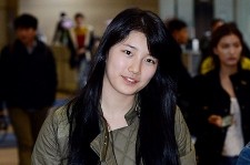 miss Aのカジュアル空港ファッション、「Korean Music Wave」参加でタイへ出国