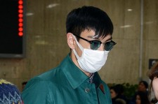 BIGBANG T.O.Pの”グリーン”な空港ファッション　日本から帰国