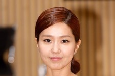 女優イ・ジン、片肩の黄色いワンピース姿でSBS新週末ドラマ『出生の秘密』制作発表会に出席