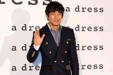 俳優オ・ジホ、ジャケット＆ジーンズの男気溢れるファッションで「a dress」オープン記念イベントに出席