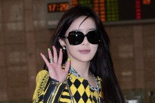 2NE1ボムのセクシー網タイツ空港ファッション　日本へ出国