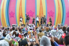 2NE1、大阪UNIVERSAL STUDIOS JAPANで6千人のファンを魅了！
