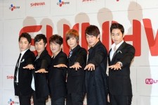 “第一世代”K-POPグループ「神話」　デビュー14年目、4年ぶりのカムバック記者会見
