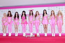 少女時代、ワールドツアー「2013 Girls' Generation World Tour Girls＆Peace 」ソウル公演の記者会見にホットピンクの衣装で出席