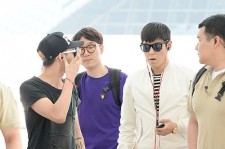 BIGBANG G-Dragon＆T.O.Pのカジュアルデニム空港ファッション、G-DRAGONソロワールドツアーインドネシア公演に向け出国
