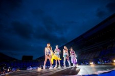 2NE1、初出演の「a-nation stadium fes.」で5万5000人を魅了！