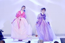 A Pink、韓服ファッションショーでキュートなチマチョゴリ姿披露