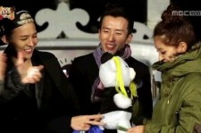 BIGBANG G-DRAGON、YGの食券をSM取締役のBoAへ贈呈・・・困惑の笑顔