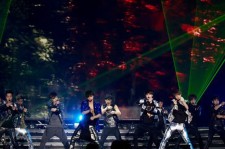 EXO-K・EXO-M、100日目でステージ初披露！　3000人が熱狂