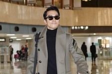 ソン・スンホンのシックな空港ファッション、ファンミ開催で日本へ出国