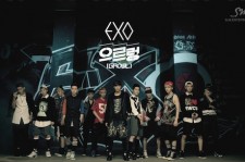 梨花女子大学の入学式で、先生達がEXO「Growl」を踊って大盛り上がりする