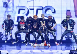 防弾少年団、春のK-popコンサート「WAPOP K-DREAMコンサート」のステージを飾る